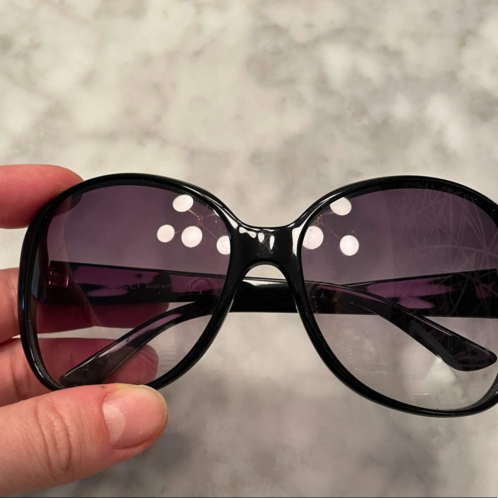 Gucci Wide Frame Sunglasses In Black
